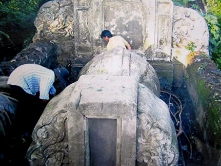 Có gì trong ngôi mộ cổ ở Đồng Nai? Có gì trong ngôi mộ cổ ở Đồng Nai?