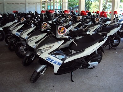 CSGT tuần tra bằng xe tay ga thông thường CSGT tuần tra bằng xe tay ga thông thường