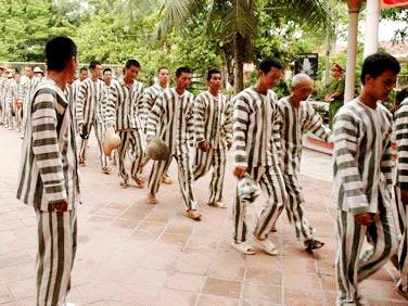 Chuyện những tử tù bỗng được tái sinh Chuyện những tử tù bỗng được tái sinh