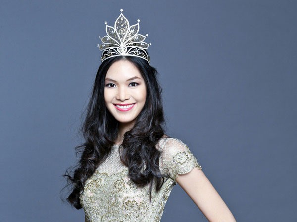 Hoa hậu Thùy Dung đồng hành 'trai đẹp bị trục xuất' Hoa hậu Thùy Dung đồng hành 'trai đẹp bị trục xuất'