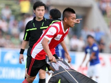 Trọng tài V.League bị 'đạn' bắn thủng Trọng tài V.League bị 'đạn' bắn thủng