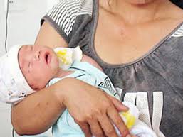 Bi hài nữ sinh tuổi teen làm mẹ Bi hài nữ sinh tuổi teen làm mẹ