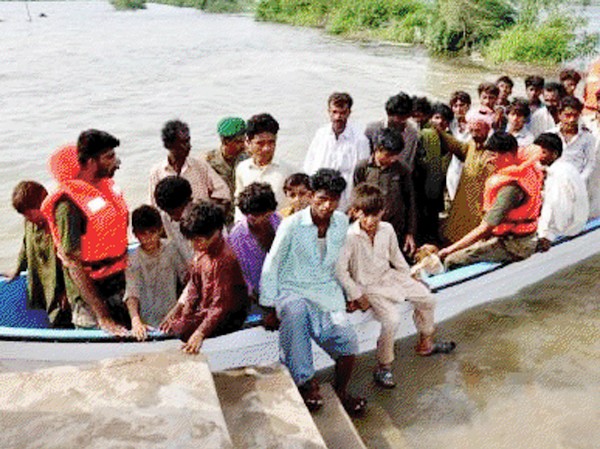 Lũ lụt làm 100 người chết ở Pakistan Lũ lụt làm 100 người chết ở Pakistan