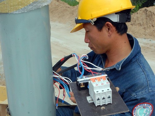 Bốn sếp nhận lương ‘khủng’ lên tiếng Bốn sếp nhận lương ‘khủng’ lên tiếng