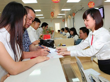 Nhân viên ngân hàng nơm nớp lo bị sa thải Nhân viên ngân hàng nơm nớp lo bị sa thải