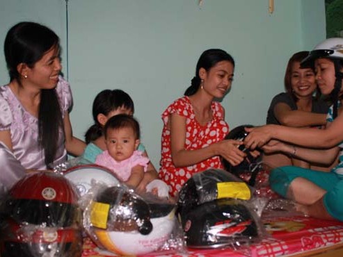 Công nhân vật vã lo tết Công nhân vật vã lo tết