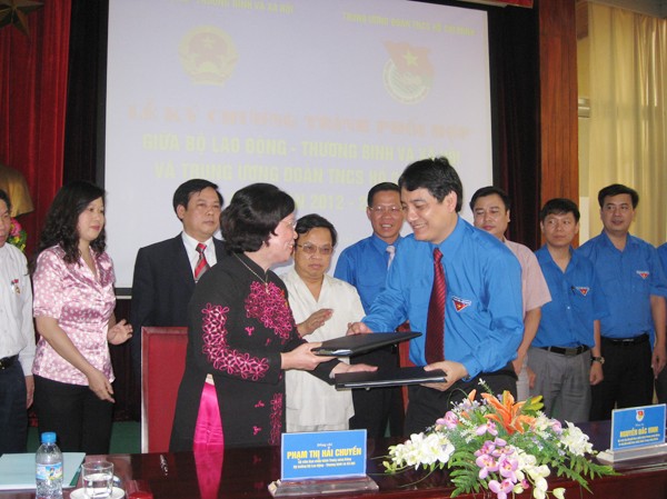 Đẩy mạnh đền ơn đáp nghĩa, chăm sóc trẻ em Lễ ký kết chương trình phối hợp 2012-2017 chiều 4-6