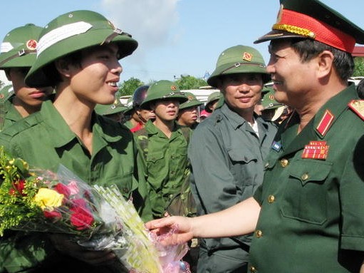 Sinh viên có thể vừa học vừa đi bộ đội Sinh viên có thể vừa học vừa đi bộ đội
