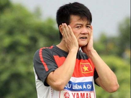 HLV bạt tai, uống thuốc ngủ vì Văn Quyến HLV bạt tai, uống thuốc ngủ vì Văn Quyến