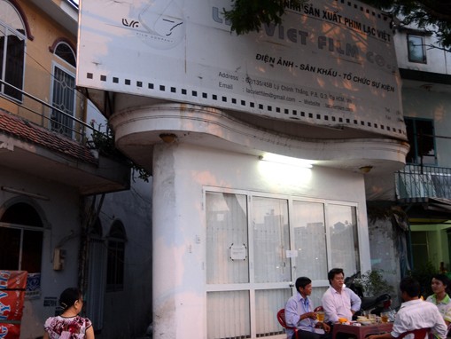 Thêm căn nhà chứa chất nổ của ông Phương khói lửa Thêm căn nhà chứa chất nổ của ông Phương khói lửa