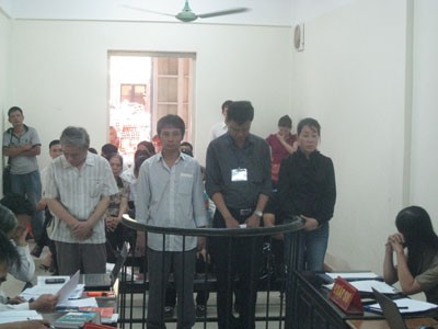 Trả hồ sơ vụ nhờ 'chạy án' cho anh em Phương 'Linh hột' Trả hồ sơ vụ nhờ 'chạy án' cho anh em Phương 'Linh hột'