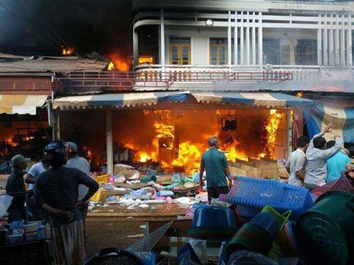 Cháy chợ Đào Hương ở Lào Cháy chợ Đào Hương ở Lào