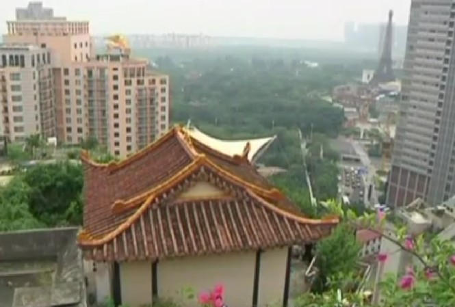 Lại xuất hiện nhà kỳ quái trên nóc chung cư Lại xuất hiện nhà kỳ quái trên nóc chung cư