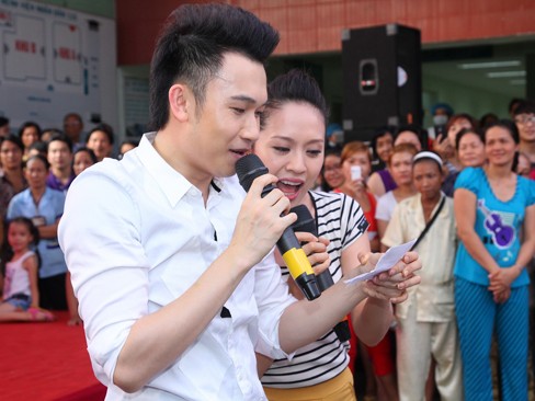 Thanh Thúy - Dương Triệu Vũ gây 'náo loạn' bệnh viện Thanh Thúy - Dương Triệu Vũ gây 'náo loạn' bệnh viện