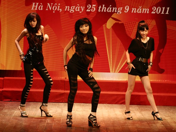 Nữ dancer “đốt cháy” Vũ điệu trẻ Nữ dancer “đốt cháy” Vũ điệu trẻ