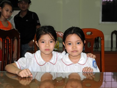 Tìm thấy hai học sinh mất tích kẹt trong thang máy Tìm thấy hai học sinh mất tích kẹt trong thang máy
