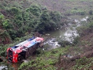 Tại nạn xe buýt thảm khốc làm 5 người thiệt mạng Tại nạn xe buýt thảm khốc làm 5 người thiệt mạng