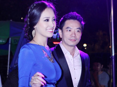 Mai Phương Thúy và 'bồ tin đồn' tình tứ dự tiệc Mai Phương Thúy và 'bồ tin đồn' tình tứ dự tiệc