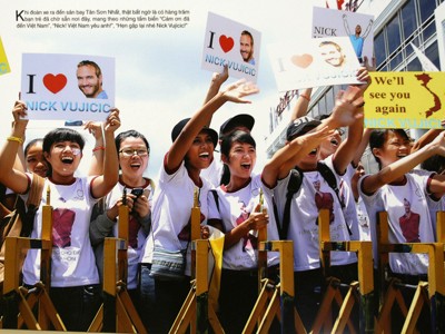 'Tái ngộ' Nick Vujicic ở Hà Nội 'Tái ngộ' Nick Vujicic ở Hà Nội