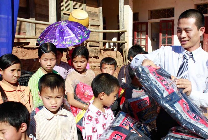 Tặng quà Tết cho người nghèo Lai Châu Tặng quà Tết cho người nghèo Lai Châu