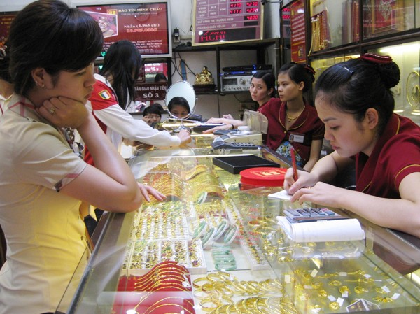 Doanh nghiệp lúng túng vì chưa có hướng dẫn Tổng GĐ vàng Bảo Tín Minh Châu: "Từ hôm nay có vàng miếng Bảo Tín Minh Châu chỉ cất ở nhà, không thể bán"