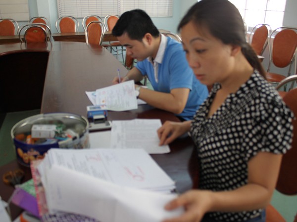 Chống 'chạy' trường bằng thẻ bảo hiểm y tế Kiểm tra hồ sơ đăng ký tuyển sinh lớp 1 tại trường tiểu học Nguyễn Thái Học, TP Vũng Tàu