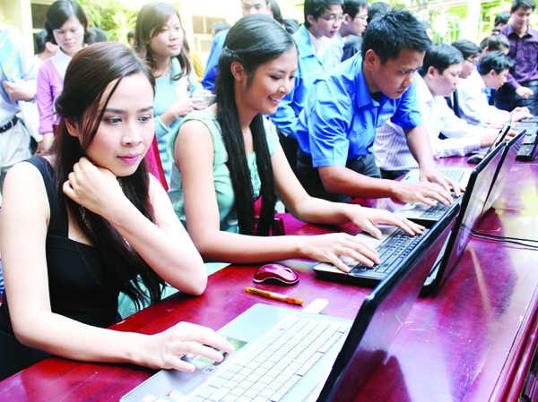 Ngày hội tuổi trẻ bầu chọn cho Vịnh Hạ Long Ngày hội tuổi trẻ bầu chọn cho Vịnh Hạ Long
