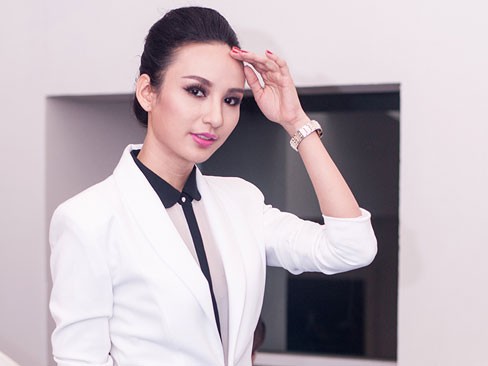 Hoa hậu Ngọc Diễm bất ngờ 'chuẩn men' Hoa hậu Ngọc Diễm bất ngờ 'chuẩn men'