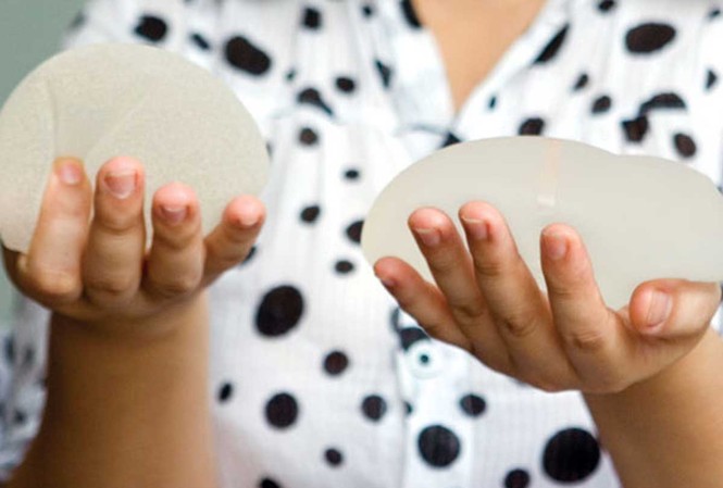 Mẹ nâng ngực, con có bú nhầm... silicon? Mẹ nâng ngực, con có bú nhầm... silicon?