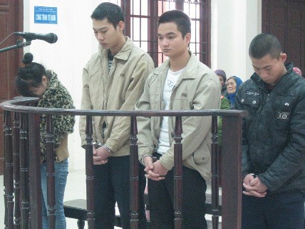 Đua đòi ăn chơi kiểu ‘bầy đàn’, thiếu nữ Hà Nội vào tù Đua đòi ăn chơi kiểu ‘bầy đàn’, thiếu nữ Hà Nội vào tù