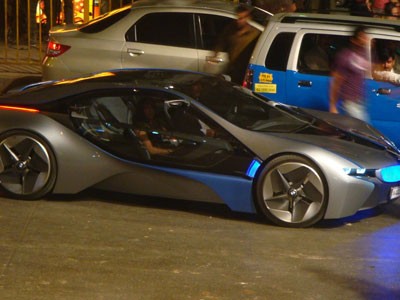 Xe xanh BMW sánh cùng Tom Cruise Xe xanh BMW sánh cùng Tom Cruise