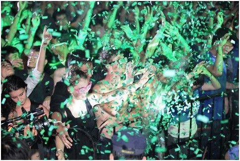 Khán giả ‘phiêu’ cùng đại tiệc âm nhạc của bia Heineken Khán giả ‘phiêu’ cùng đại tiệc âm nhạc của bia Heineken