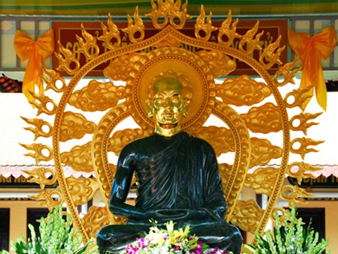 Tượng Phật hoàng bằng ngọc lớn nhất Việt Nam Tượng Phật hoàng bằng ngọc lớn nhất Việt Nam