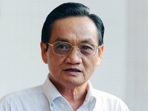 'Thay vì hoãn tăng lương, nên cắt các khoản chi không cần thiết' 'Thay vì hoãn tăng lương, nên cắt các khoản chi không cần thiết'