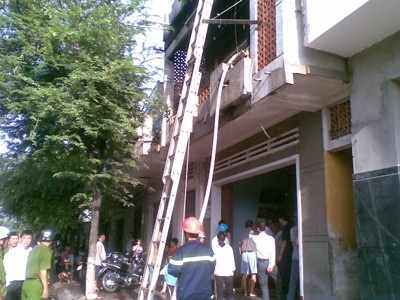 Cháy nhà do chập điện Cháy nhà do chập điện
