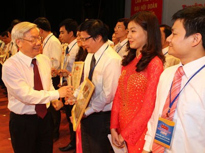 Rất hoan nghênh khi Đoàn Thanh niên hưởng ứng nhiệt tình Nghị quyết T.Ư 4 Rất hoan nghênh khi Đoàn Thanh niên hưởng ứng nhiệt tình Nghị quyết T.Ư 4