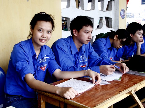Áo xanh ‘đổ bộ’ bến xe Áo xanh ‘đổ bộ’ bến xe