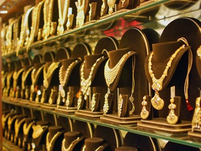 Giá vàng tăng mạnh rồi quay đầu giảm Giá vàng tăng mạnh rồi quay đầu giảm