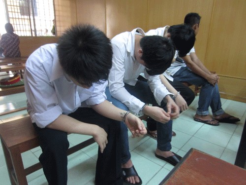 Quan hệ đồng tính, bị 3 'nhân tình nhí' cướp của Quan hệ đồng tính, bị 3 'nhân tình nhí' cướp của