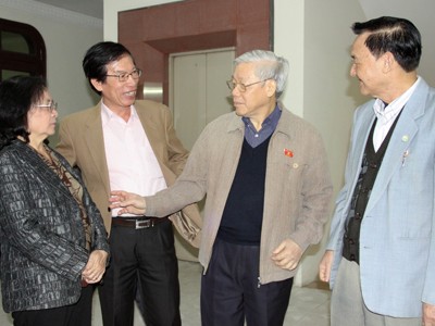 Tổng Bí thư Nguyễn Phú Trọng: Đồng tiền đã xuyên cả vào giáo dục, y tế Tổng Bí thư Nguyễn Phú Trọng: Đồng tiền đã xuyên cả vào giáo dục, y tế