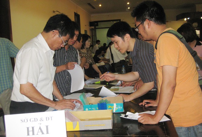 Hồ sơ đăng ký dự thi giảm Các Sở Gd&ĐT bàn giao hồ sơ cho các trường đại học, cao đẳng khu vực Hà Nội vào sáng nay 10-5