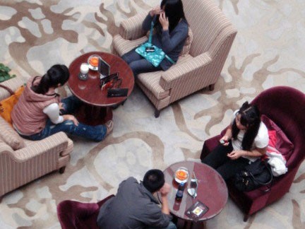 Nữ sinh Trung Quốc bán trứng ở 'chợ đen' Nữ sinh Trung Quốc bán trứng ở 'chợ đen'