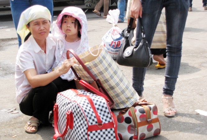 Tàu xe đi lại dịp 2/9: Khách đông không tăng giá Khổ nhất vẫn là các gia đình có con nhỏ và người già
