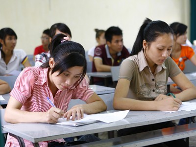 Thầy và trò bị siết trong vòng kim cô thi cử Thầy và trò bị siết trong vòng kim cô thi cử
