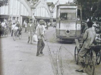 Ra mắt tủ sách VietPictures Cảnh tàu điện Hà Nội trong sách