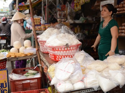 Phát hiện hóa chất cực độc trong bánh phở Phát hiện hóa chất cực độc trong bánh phở
