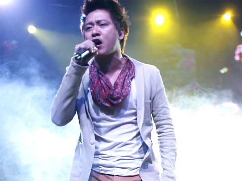 Tuấn Hưng hát cùng các Miss Beat Tuấn Hưng hát cùng các Miss Beat