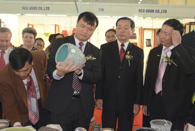 Khai mạc hội chợ quà tặng hàng thủ công mỹ nghệ 2013 Khai mạc hội chợ quà tặng hàng thủ công mỹ nghệ 2013
