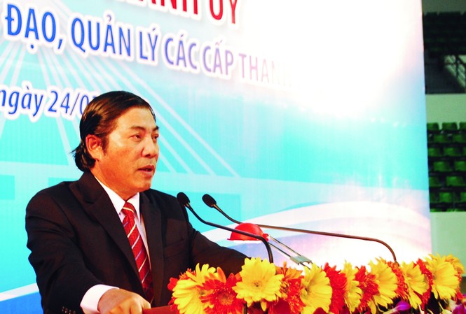 “Đà Nẵng không có chuyện chạy chọt” Bí thư Thành ủy Đà Nẵng Nguyễn Bá Thanh tại cuộc đối thoại. Ảnh: Nam Cường