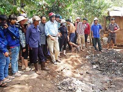 Vợ Bí thư xã giết người: Lập biên bản người đã chết Vợ Bí thư xã giết người: Lập biên bản người đã chết